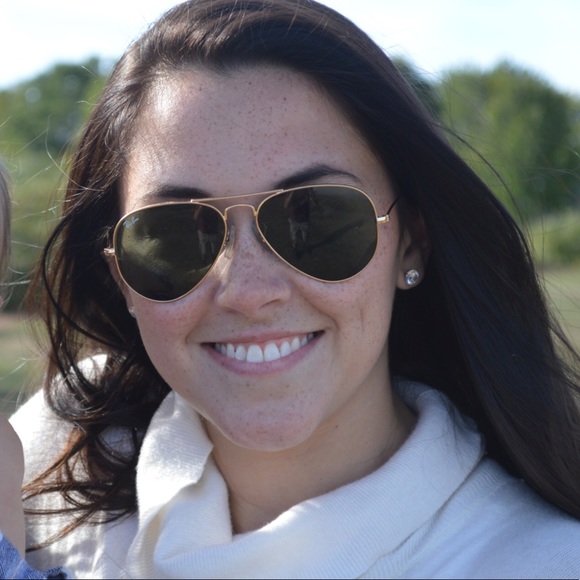 Meet your Posher, Kristin - Picture 2 of 2